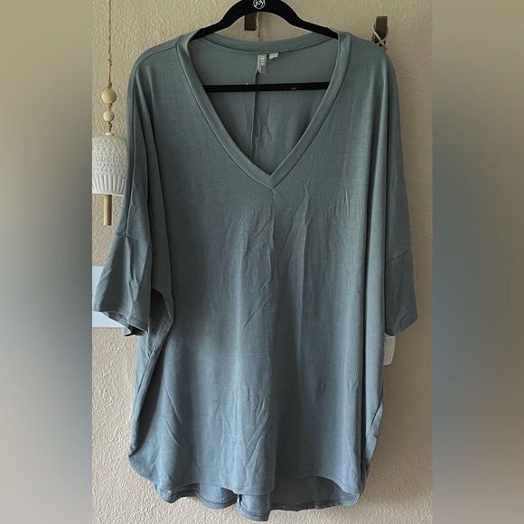 ASOS Oversized Tee Runs big. Great condition. - Picture 1 of 2